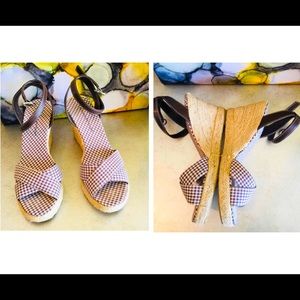 EUC.  Versatile, plaid wedge heel vacation sandal.